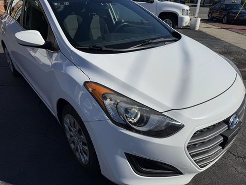 Used 2017 Hyundai Elantra GT FWD image 12