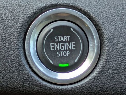 Used 2022 Cadillac Escalade ESV Premium Luxury RWD image 33