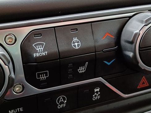 Used 2019 Jeep Wrangler Rubicon w/ Uconnect 4C Nav & Sound Group AWD/4WD image 26