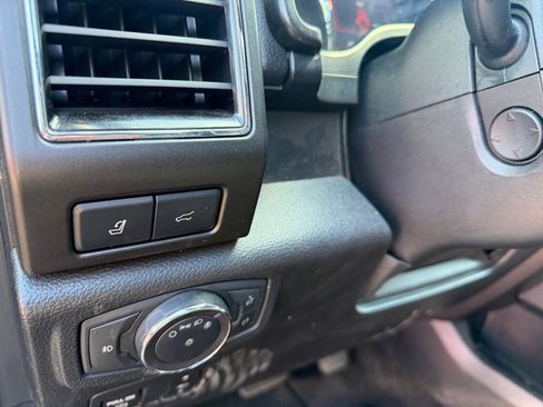 Used 2019 Ford Expedition Limited w/ Equipment Group 301A AWD/4WD image 10