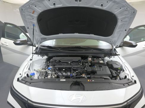 Certified 2025 Hyundai Elantra Sport FWD image 9