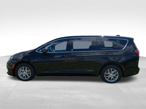 New 2027 Chrysler Pacifica LX FWD image 5