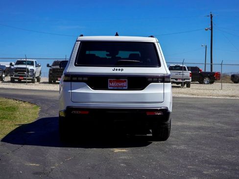 New 2026 Jeep Grand Wagoneer 2WD image 7