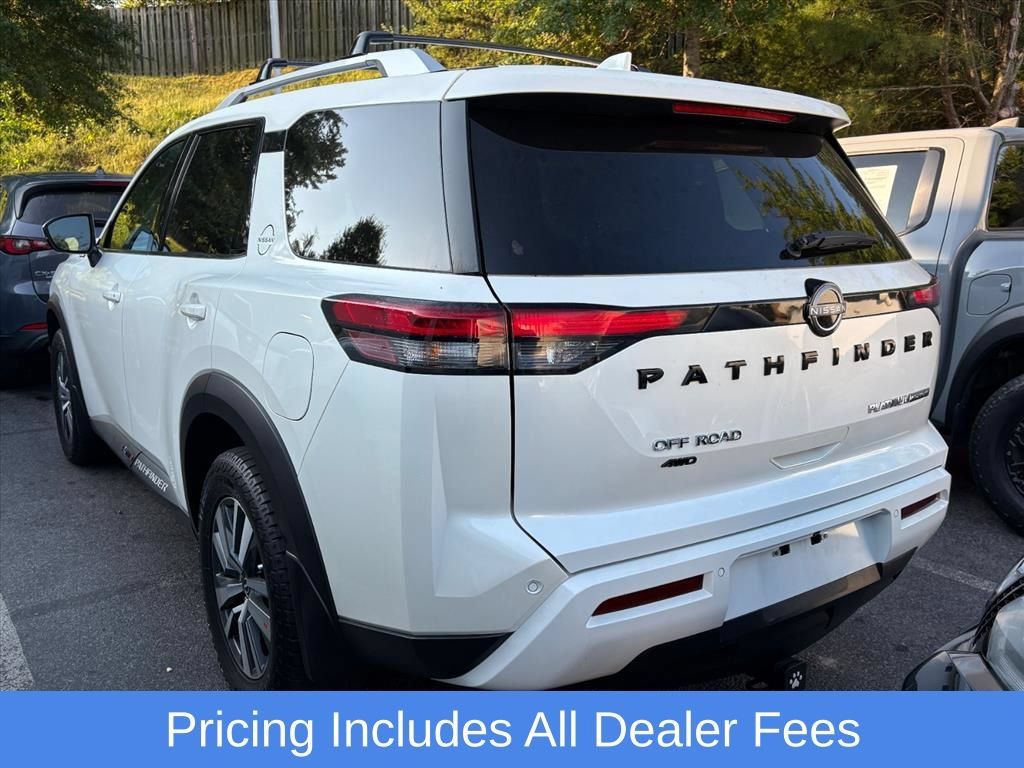 Used 2024 Nissan Pathfinder SL AWD/4WD image 4