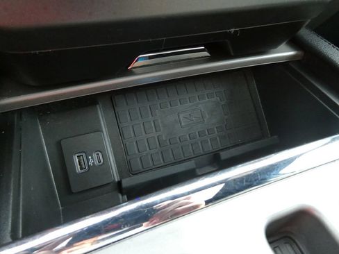 Used 2020 Ford Expedition XLT w/ Equipment Group 202A AWD/4WD image 31