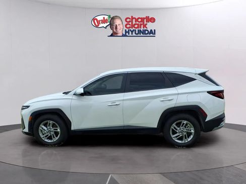 Used 2025 Hyundai Tucson SE FWD image 2