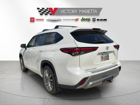 Used 2021 Toyota Highlander Platinum AWD/4WD image 3