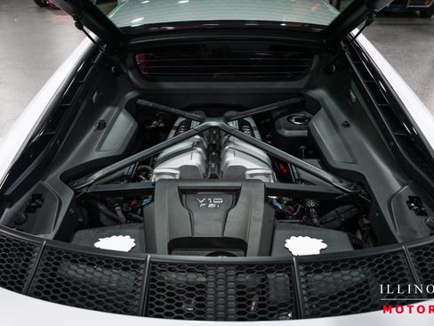 Used 2018 Audi R8 V10 w/ Premium Package RWD image 33