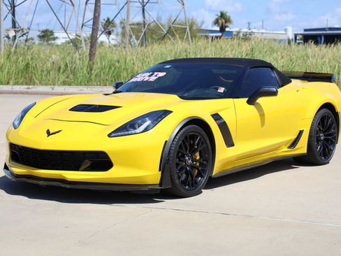 Used 2015 Chevrolet Corvette Z06 w/ 3LZ Preferred Equipment Group RWD image 3
