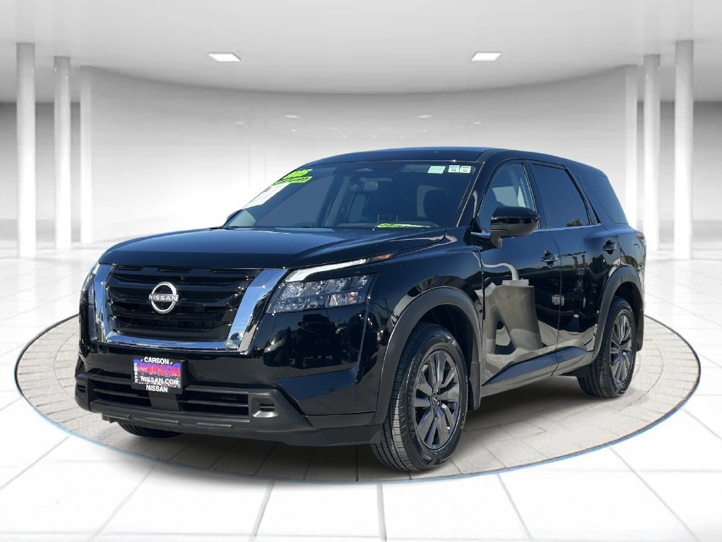Certified 2025 Nissan Pathfinder S FWD image 1