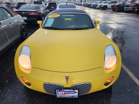 Used 2007 Pontiac Solstice Convertible w/ Premium Package RWD image 2