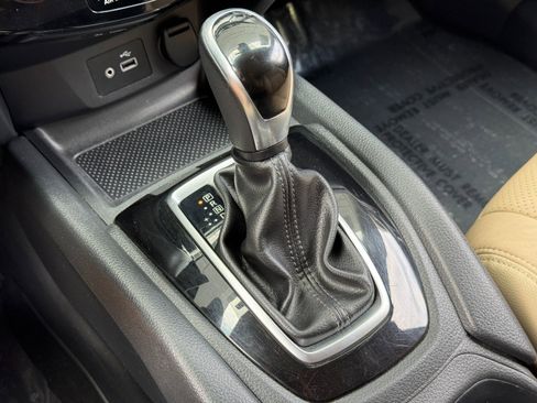 Used 2020 Nissan Rogue SV FWD image 27