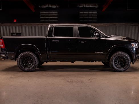 Used 2019 RAM 1500 Laramie w/ Sport Appearance Package AWD/4WD image 10