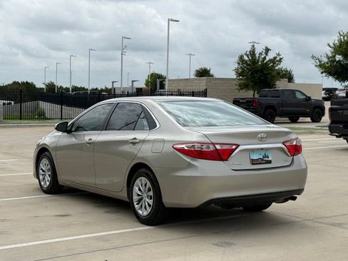 Used 2016 Toyota Camry LE FWD image 8
