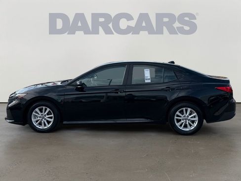 Used 2025 Toyota Camry LE image 4