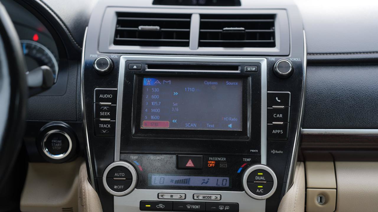 Used 2014 Toyota Camry XLE FWD image 17