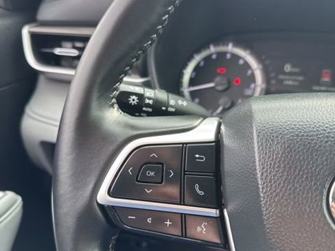 Used 2023 Toyota Highlander LE image 39