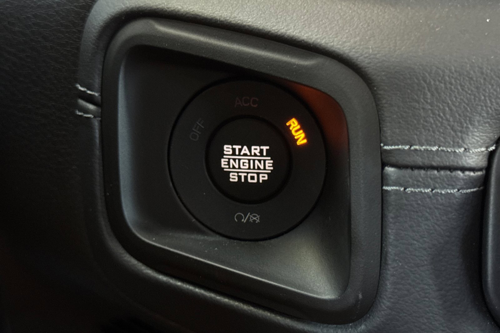 Used 2025 Jeep Wrangler Unlimited Sahara AWD/4WD image 23