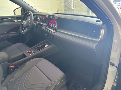 New 2026 Volkswagen Tiguan SE R-Line FWD image 27