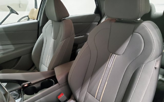 Used 2025 Hyundai Elantra SEL FWD image 19