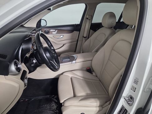 Used 2022 Mercedes-Benz GLC 300 4MATIC w/ Premium Package Lite image 9