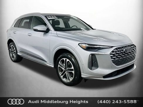 Certified 2025 Audi Q5 Premium AWD/4WD image 1