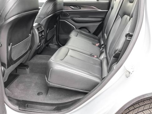Used 2022 Jeep Grand Cherokee Limited AWD/4WD image 33