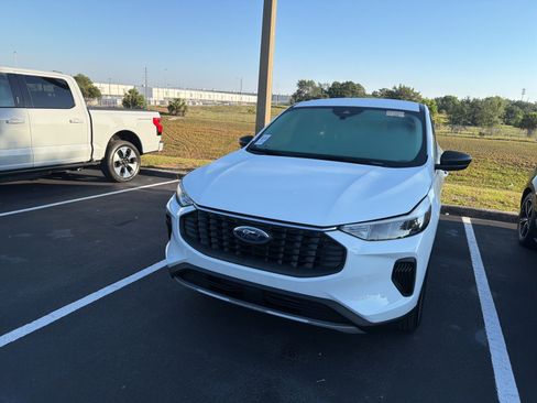 Certified 2025 Ford Escape Active w/ Tech Pack #1 FWD image 12