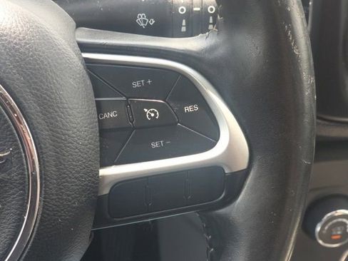 Used 2018 Jeep Compass Latitude FWD image 36