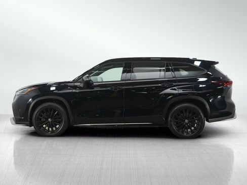 Used 2025 Toyota Highlander XSE AWD/4WD image 2