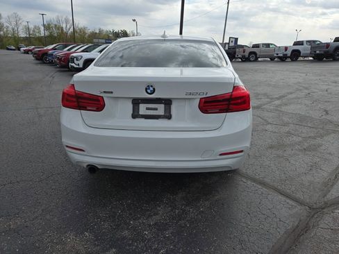 Used 2018 BMW 320i xDrive Sedan AWD/4WD image 4