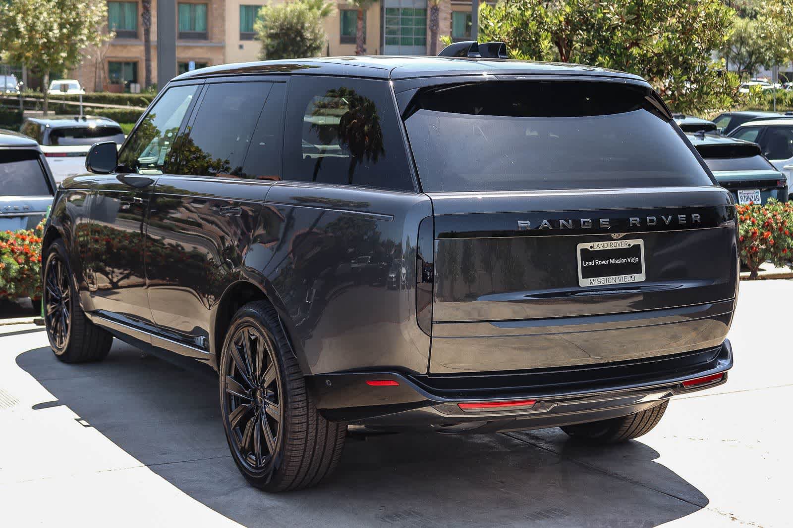 New 2026 Land Rover Range Rover Long Wheelbase SE AWD/4WD image 4