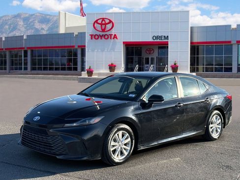 Used 2025 Toyota Camry LE image 6
