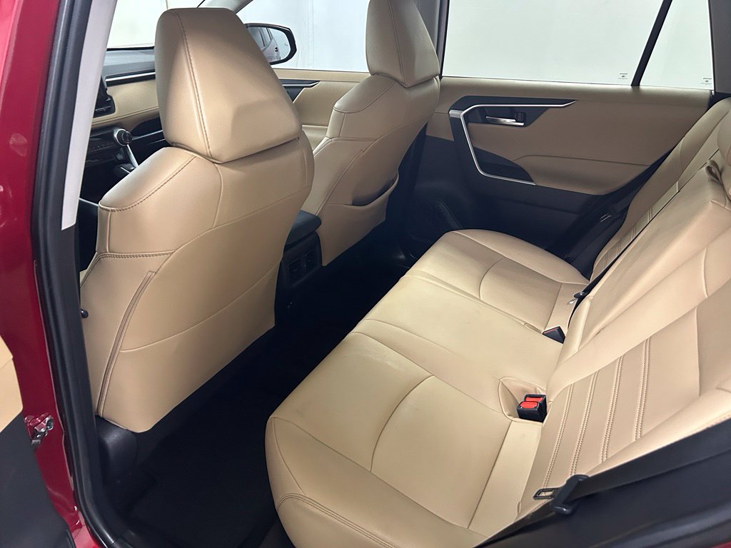 Used 2021 Toyota RAV4 XLE Premium FWD image 15