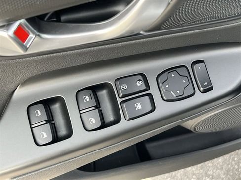 Used 2023 Hyundai Kona Limited image 29