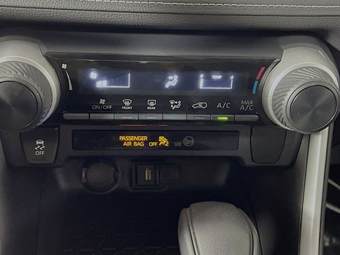 Used 2021 Toyota RAV4 LE image 25