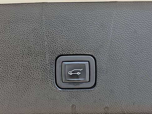 Certified 2023 Chevrolet Traverse LT FWD image 18