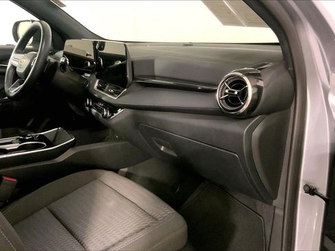 Used 2026 Chevrolet Equinox LT FWD image 16