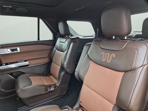 Used 2024 Ford Explorer King Ranch w/ Technology Package image 19