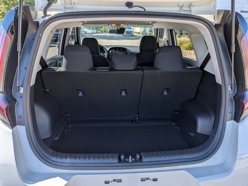 Used 2025 Kia Soul LX FWD image 31