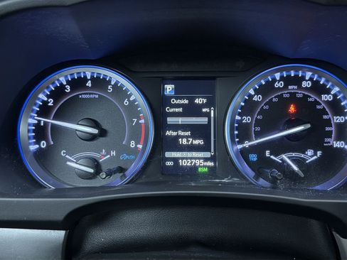 Used 2019 Toyota Highlander XLE image 12