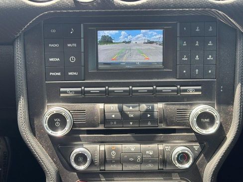 Used 2018 Ford Mustang Coupe RWD image 18