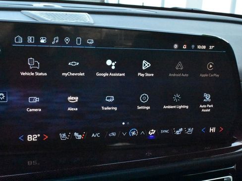 Used 2024 Chevrolet Traverse RS image 21