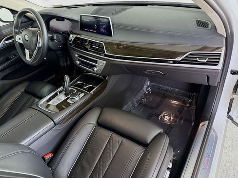 Certified 2022 BMW 750i xDrive image 31