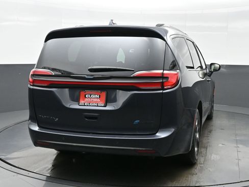 Used 2021 Chrysler Pacifica Touring w/ Uconnect Theater Family Group image 5