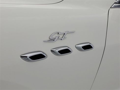 Used 2022 Maserati Levante GT image 8