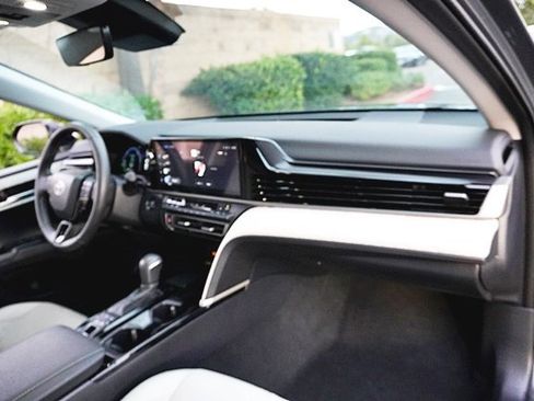 Used 2025 Toyota Camry XLE image 10