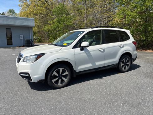 Used 2018 Subaru Forester 2.5i Limited image 2