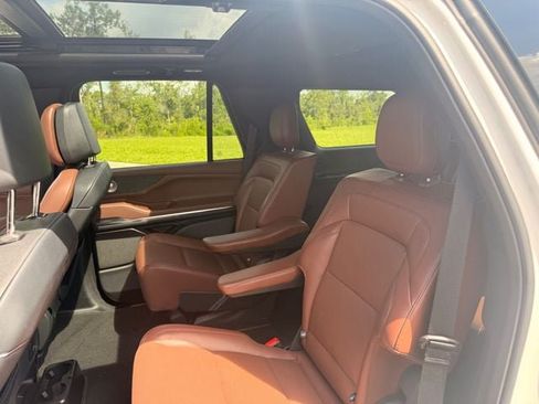 Used 2025 Lincoln Navigator Reserve AWD/4WD image 17