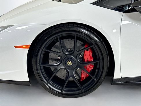 Used 2018 Lamborghini Huracan image 39